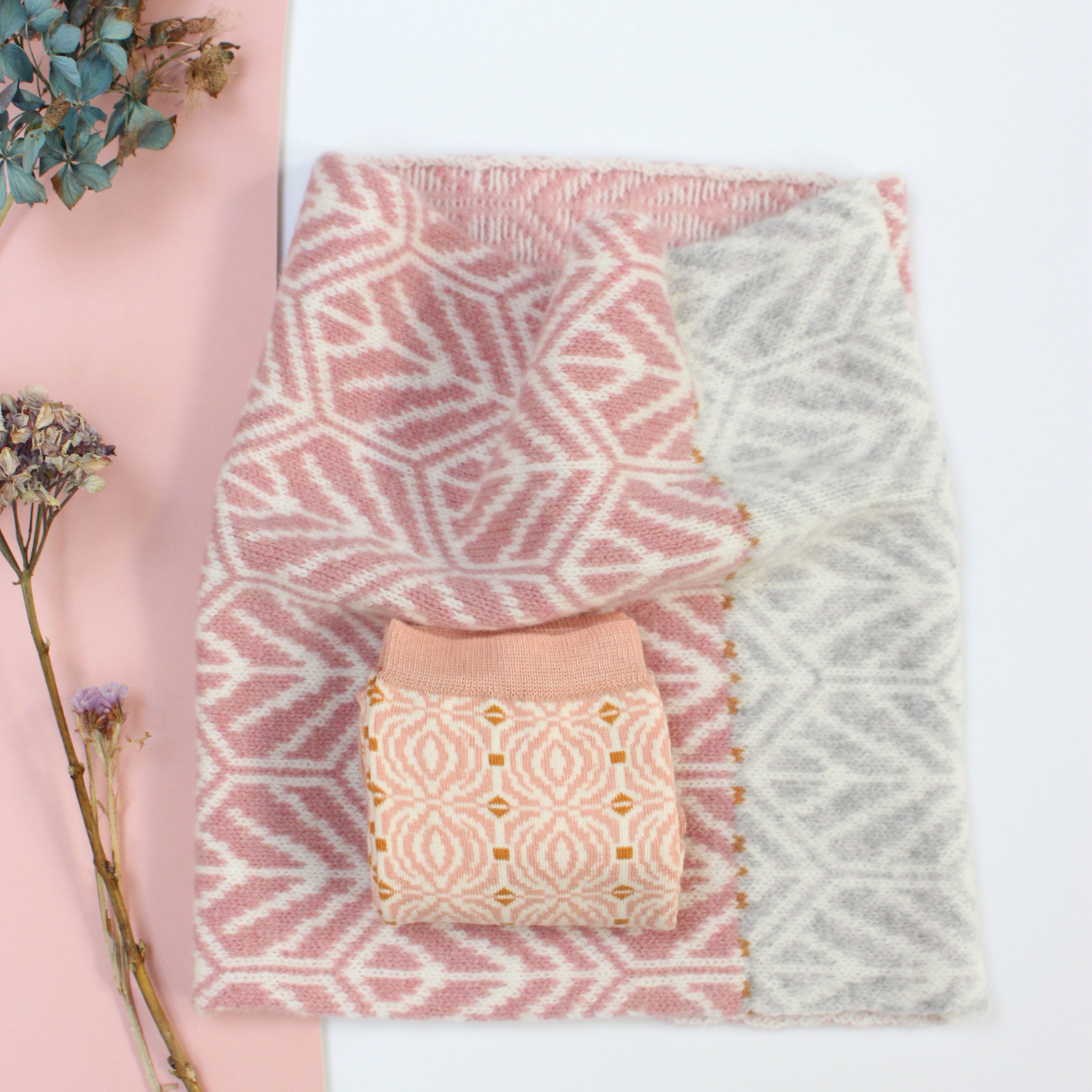 Blush Telha cowl scarf - Image 3