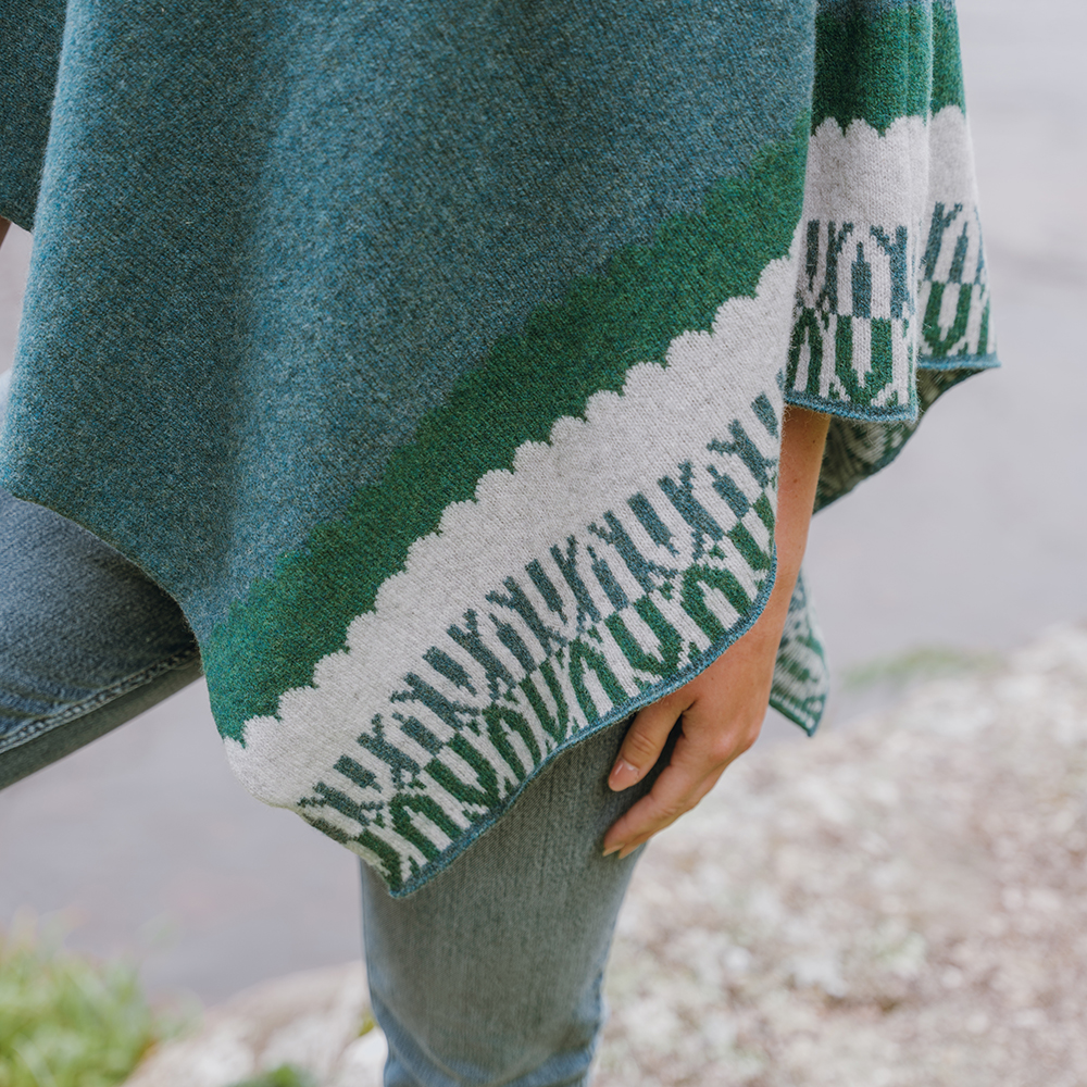 Hunter ripple stripe poncho - Image 3