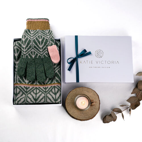 Telha Landscape Cowl and Glove Set